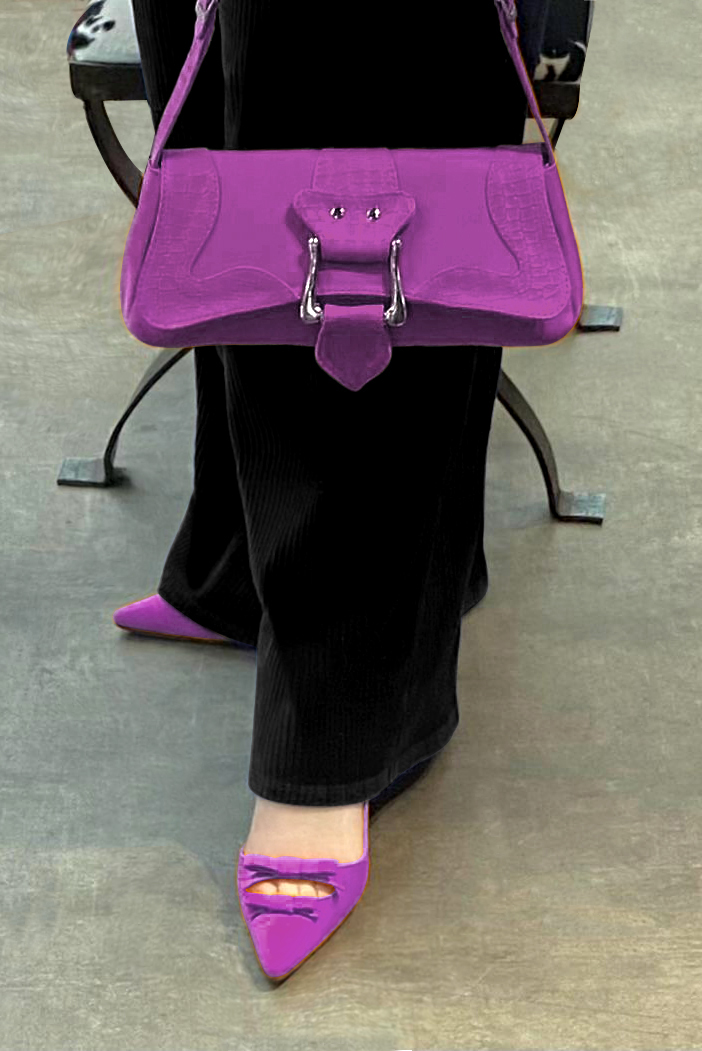 , coloris violet mauve. Bout pointu. Plat. Talon trotteur. Cérémonie, soirée, cocktail, évènementiel. Personnalisation : Choix des cuirs, 
                des couleurs et des talons. Petites et grandes pointures. - Florence KOOIJMAN